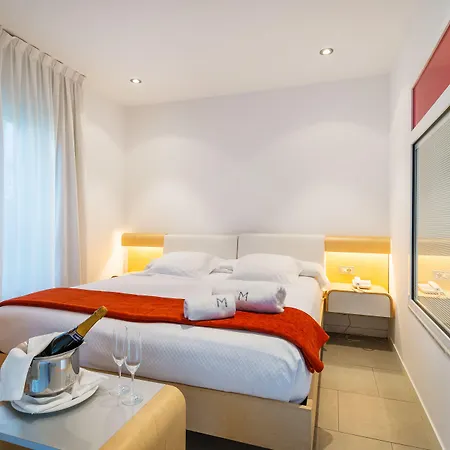 Szálloda Nm By Escampa